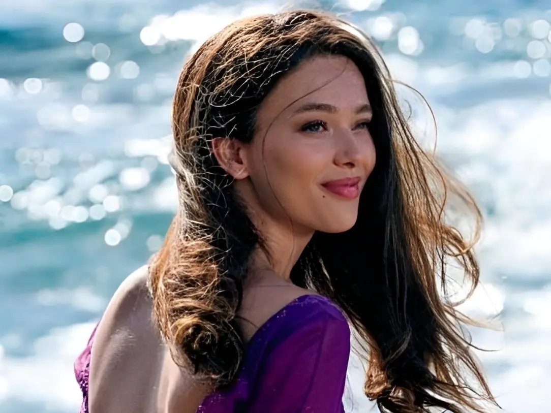《小美人魚》潔西卡亞歷山大 Jessica Alexander 10 件事：14 歲當童星、是性格嗆辣雙子女！