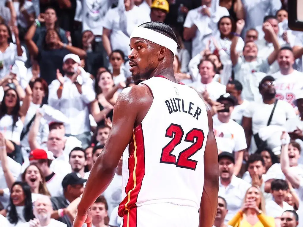 Jimmy Butler 教你當位「時尚士官長」，這身搭配真的帥到太吉巴！｜【NBA 球星穿搭】