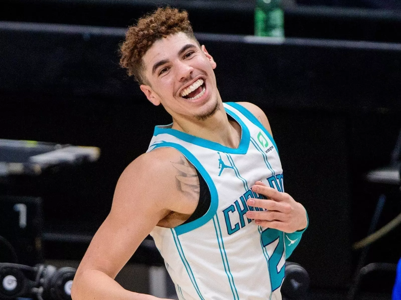 NBA／「球三弟」鮑爾 LaMelo Ball 炫耀新買鑽石金錶遭網友笑：「這是瑪利歐兄弟的庫巴吧？」