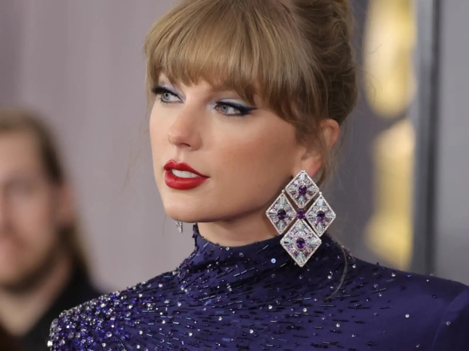 泰勒絲 Taylor Swift 與「The 1975」主唱馬修希利分手後，男方爆出與「男保全」深情互吻！