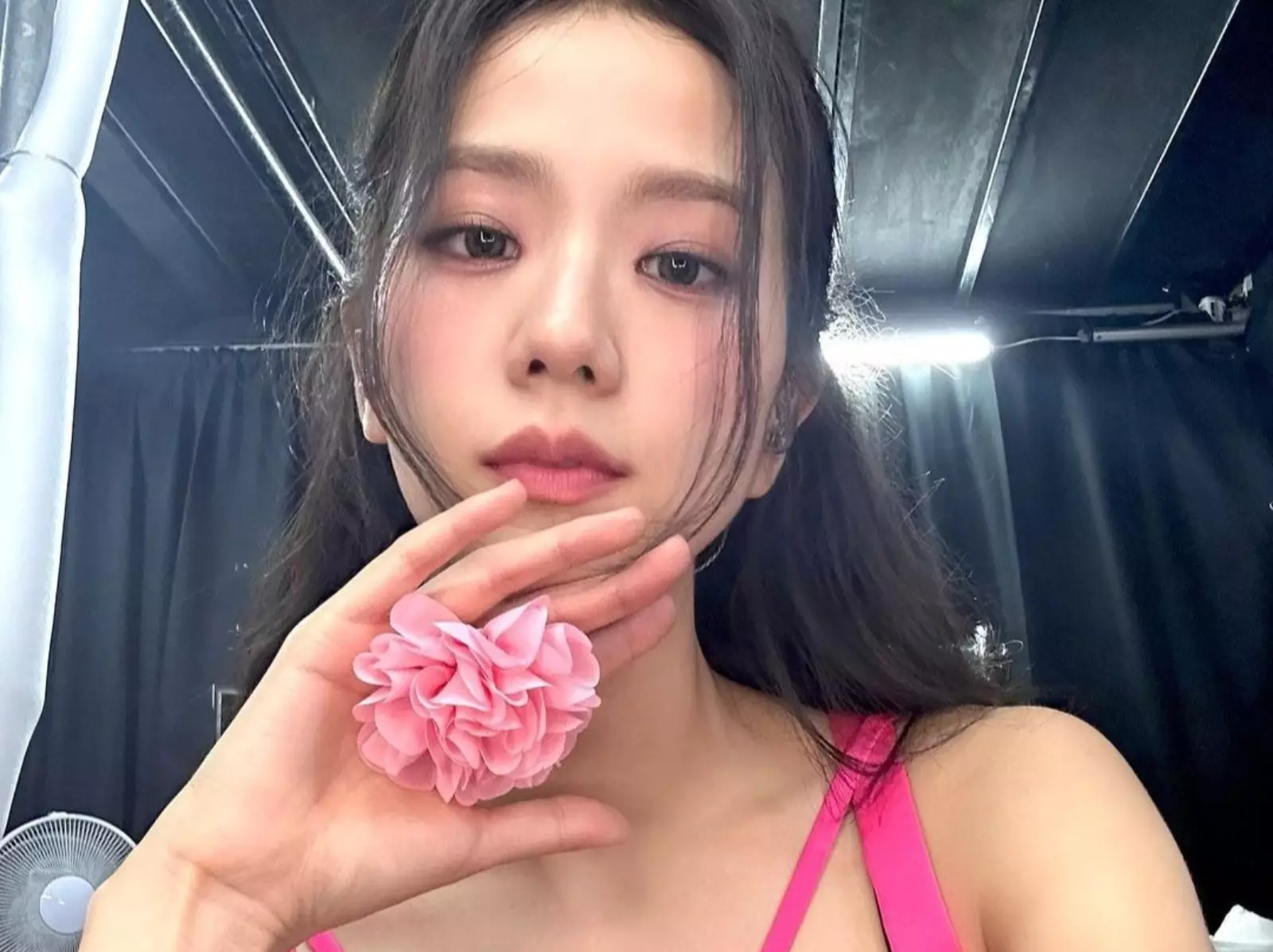 BLACKPINK Jisoo「開花舞」紅到連中國大媽都忍不住跳，網友笑稱「金智秀來也站不C 位」！