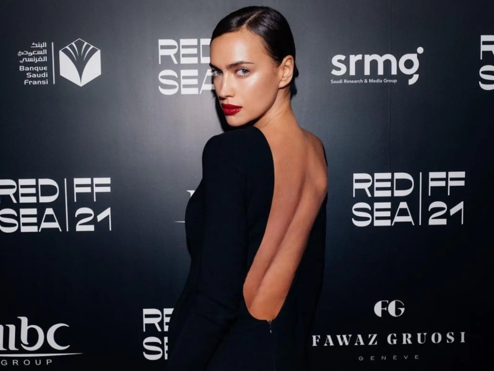 伊莉娜沙伊克 Irina Shayk 否認倒追湯姆布雷迪 Tom Brady，怒回：「惡意的虛構！」