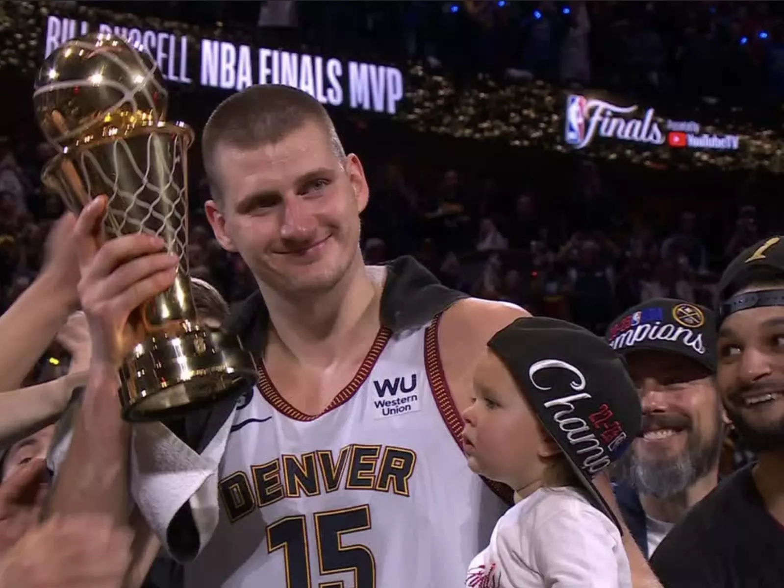 NBA／小丑 Nikola Jokic 奪 FMVP 締造多項歷史紀錄，得獎表現行為太謙虛引發外界討論！