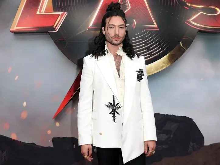 伊薩米勒 Ezra Miller 出席《閃電俠》首映，人間蒸發一年首次露面引熱議！
