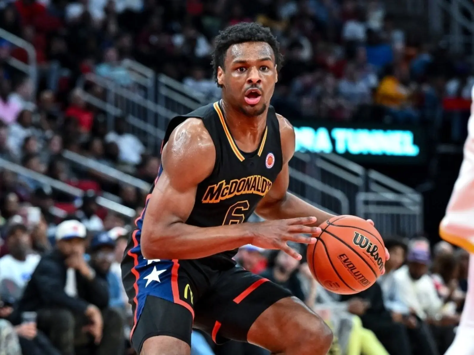 NBA／Bronny 選秀預測第 17 順位被老鷹選中，詹皇回應：「亞特蘭大的小妞注意囉！」