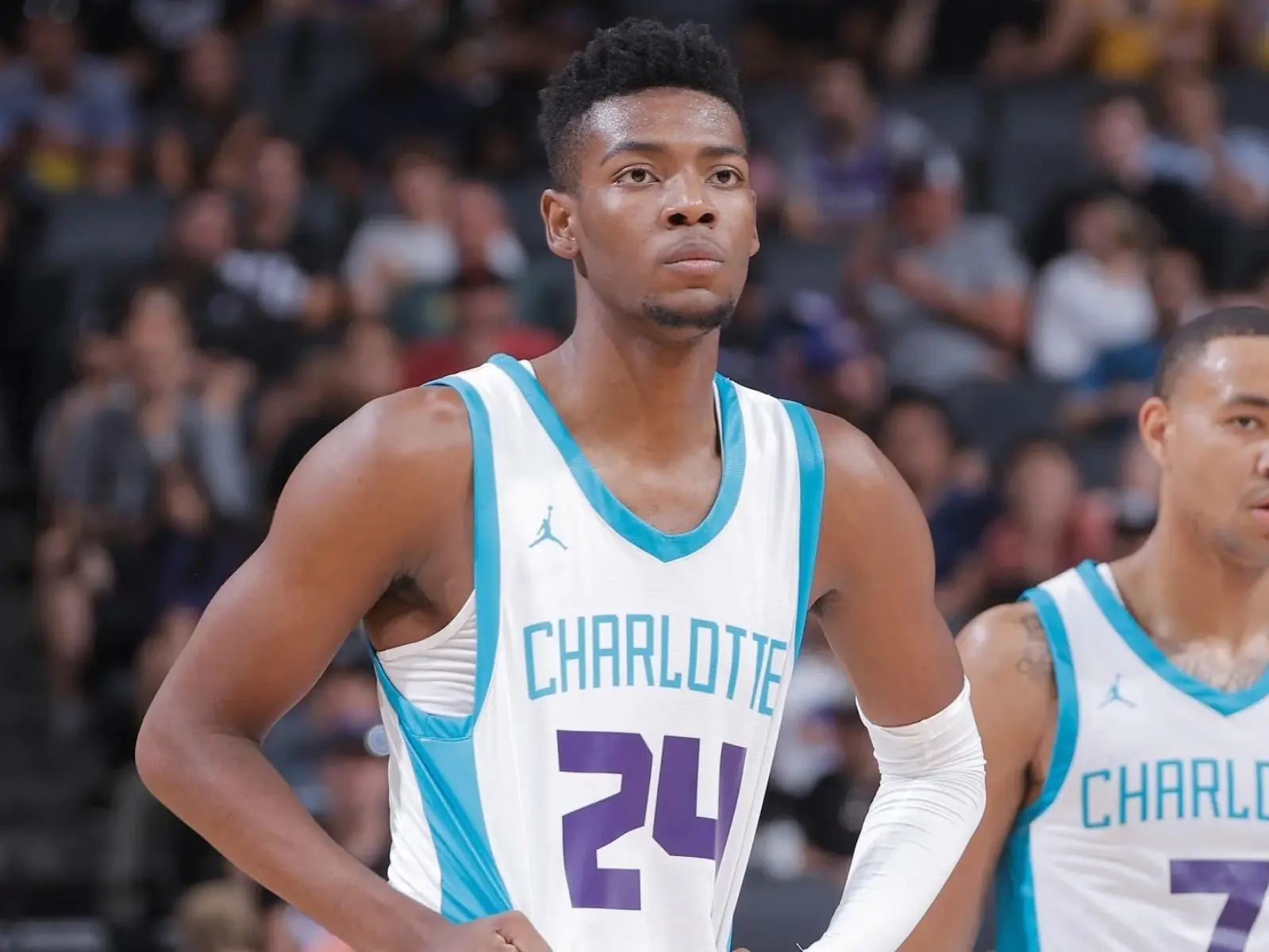 NBA 夏季聯賽／榜眼 Brandon Miller 上半場就領 6 犯＋全場 6 失誤，黃蜂慘敗馬刺 21 分！