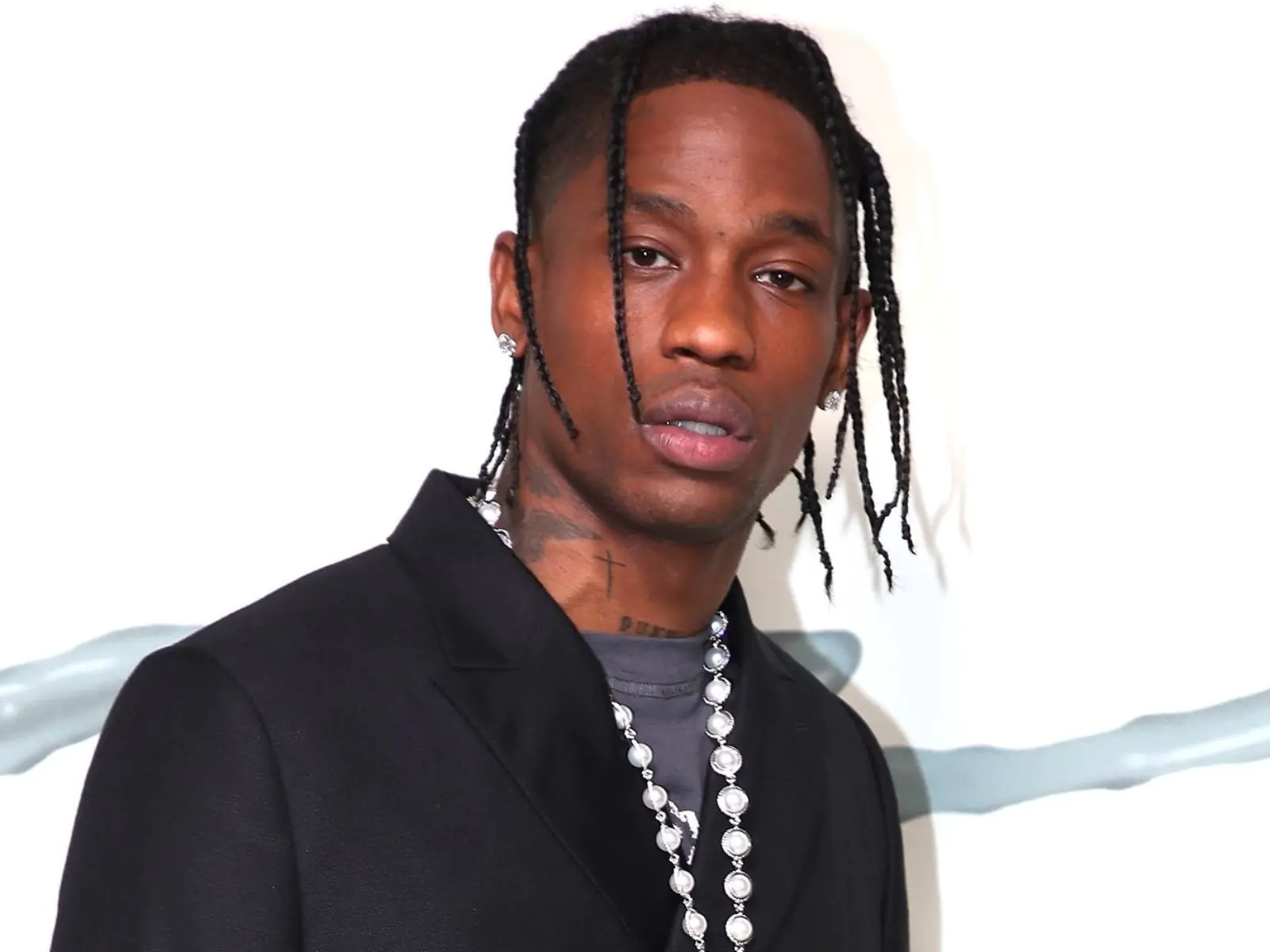 Travis Scott 演唱會八萬粉絲衝撞太劇烈，間接導致隔壁城市「地震」！