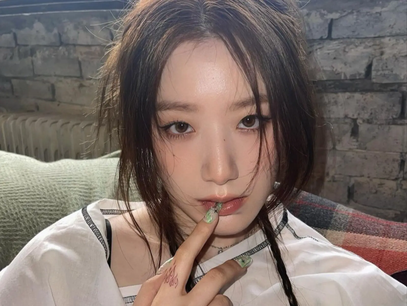 (G)-IDLE 台灣成員舒華被網友問「可以借錢嗎？」，竟釣出本人神回應「燒給你」引熱議！