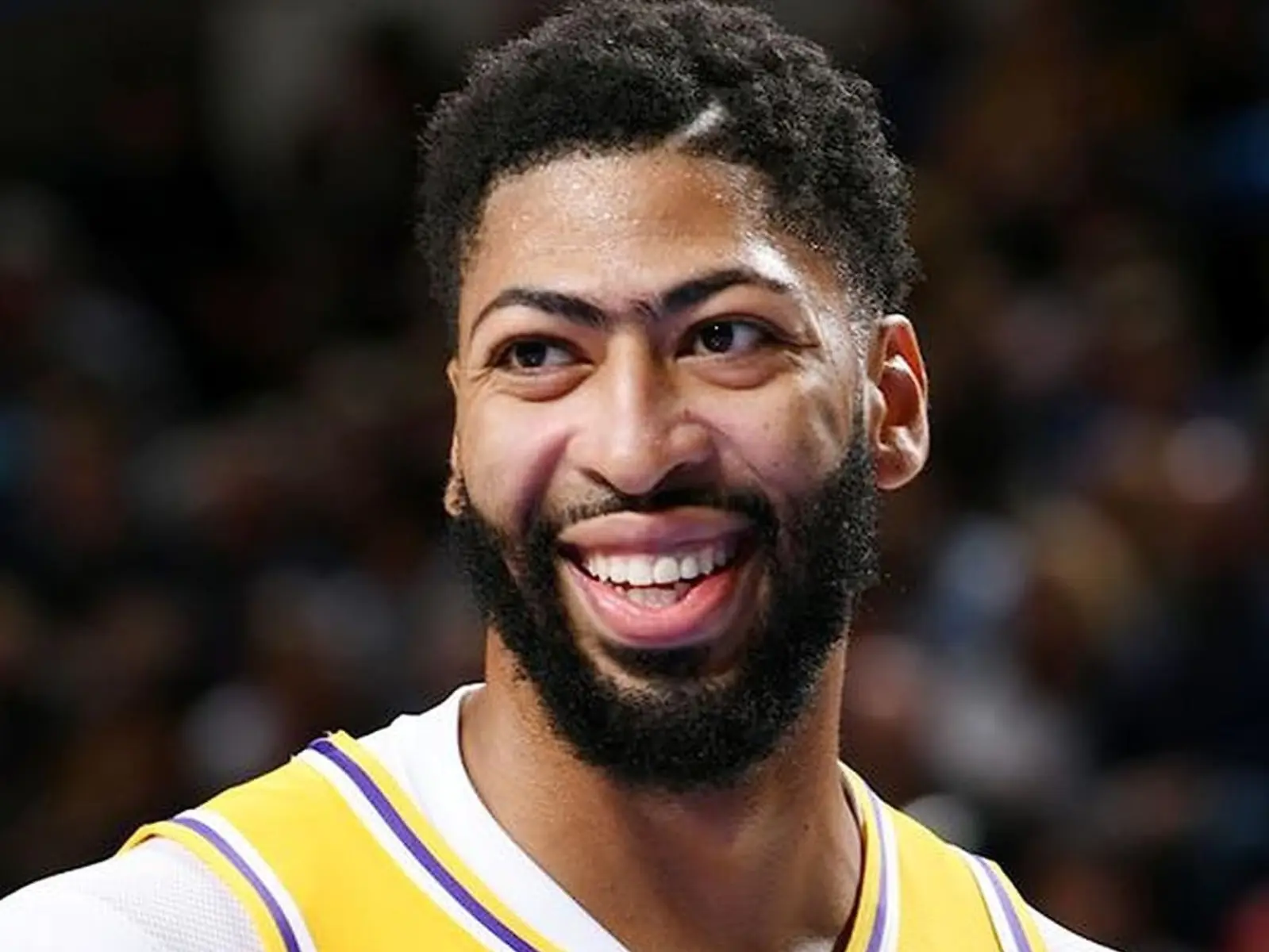 NBA／Anthony Davis 私下打拳擊畫面曝光，球迷擔憂：「小心肩膀受傷又躺 4 個月！」
