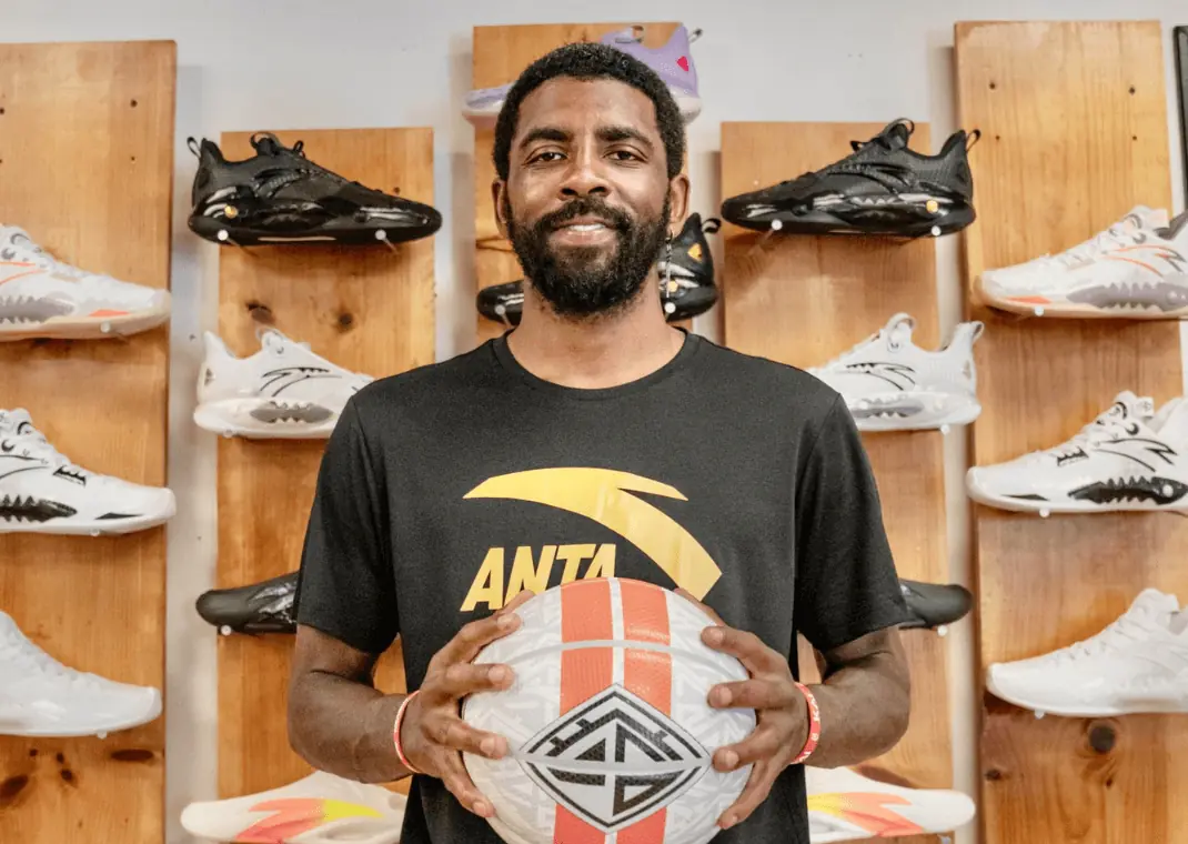 NBA／Kyrie Irving 與安踏 ANTA 簽下 5 年長約，擔任「創意總監」幫忙招募更多球星！