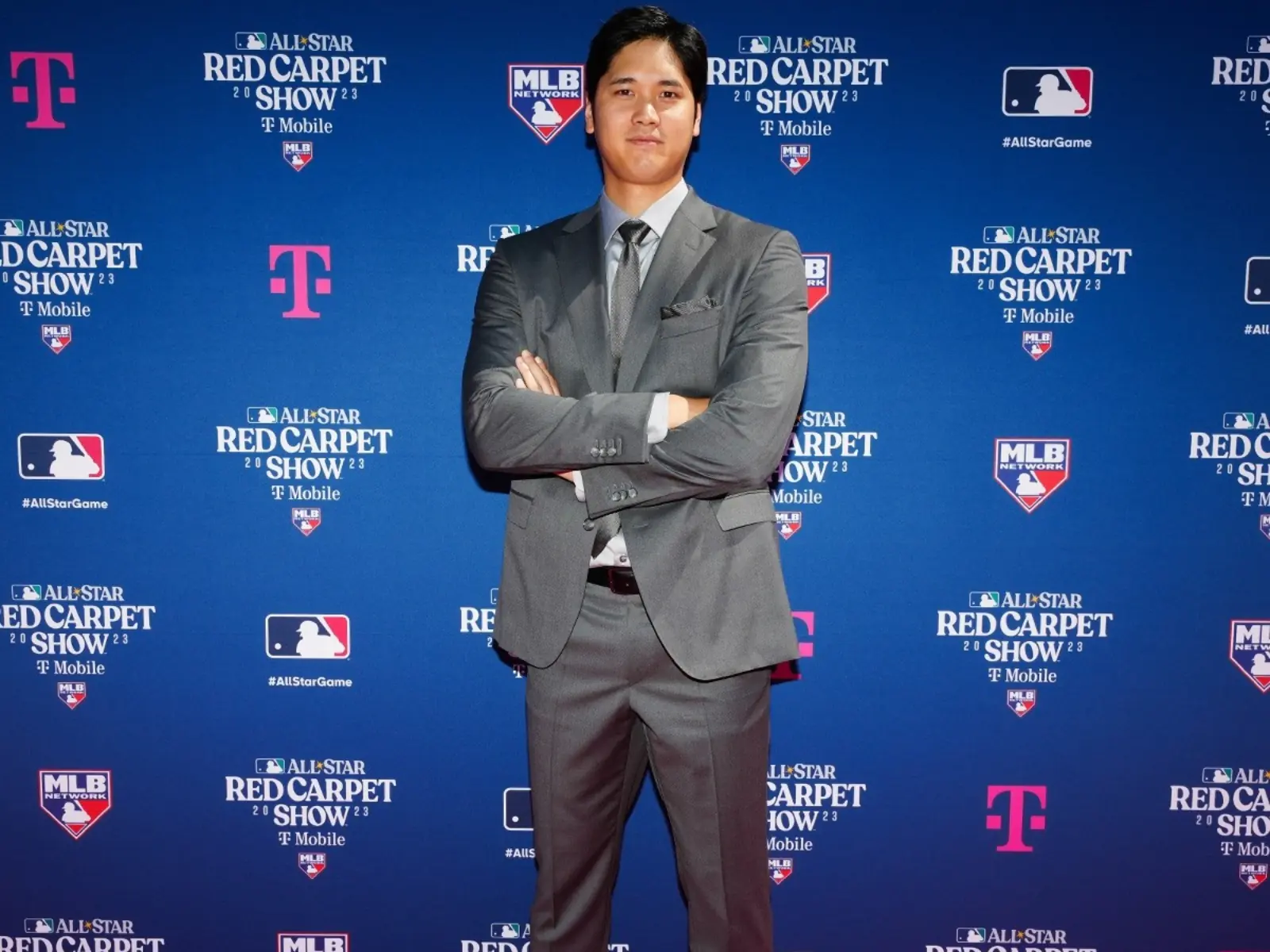 超人氣球星大谷翔平身穿BOSS正裝帥氣現身2023大聯盟明星賽紅毯