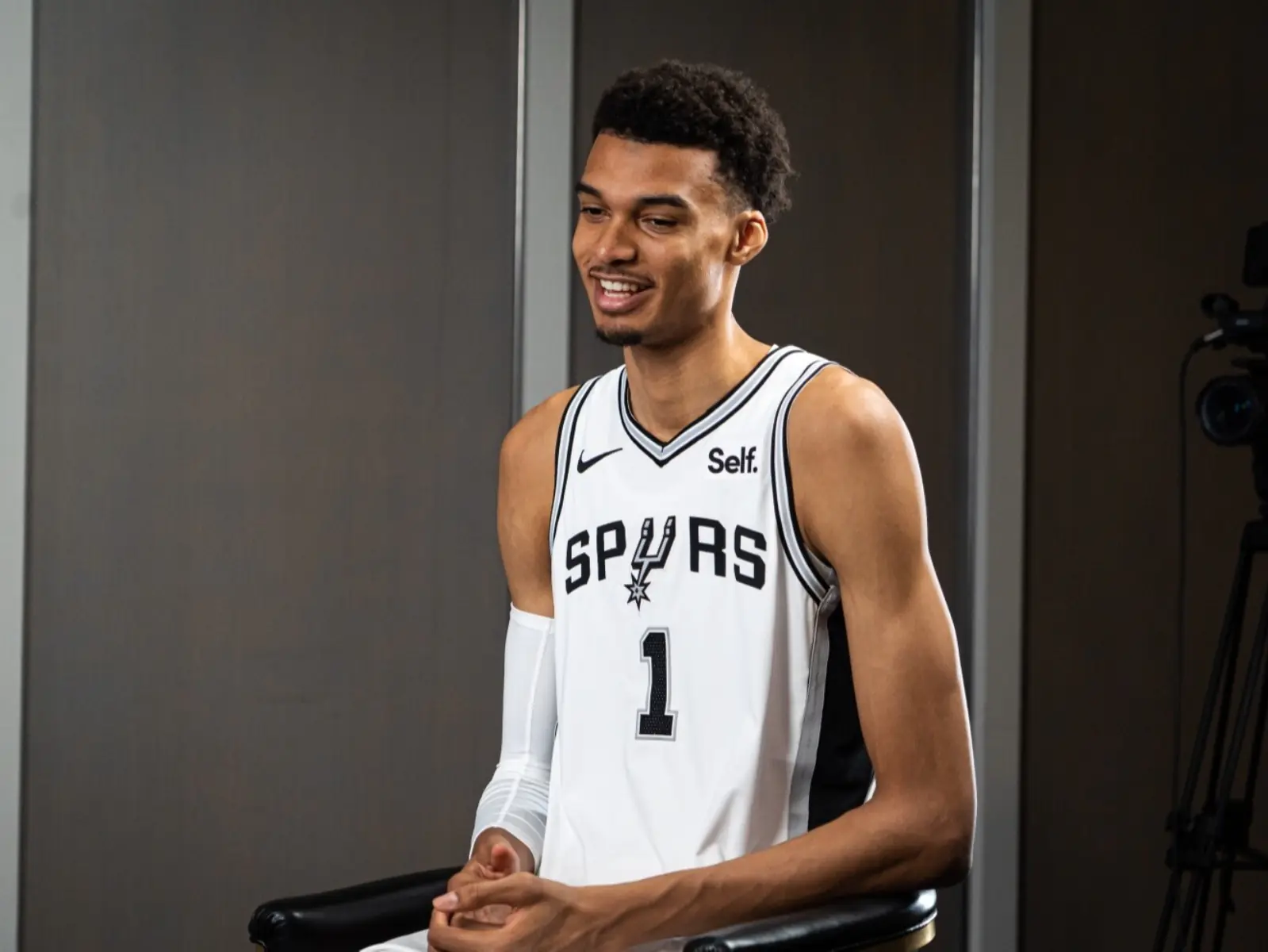 Victor Wembanyama 談 NBA 與歐洲籃球的差異：「比較少身體對抗！」