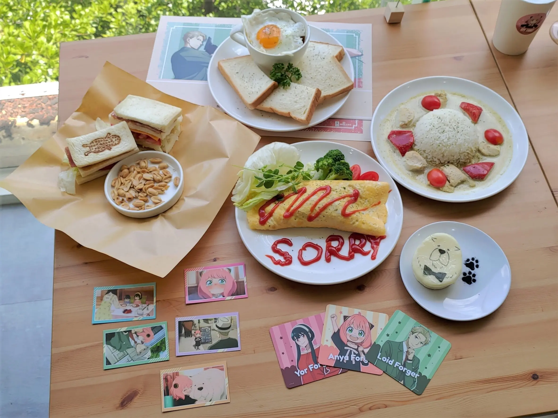 《SPY × FAMILY 間諜家家酒》FANFANS CAFÉ 主題咖啡廳正式登場，安妮亞造型草莓聖代太可愛啦！