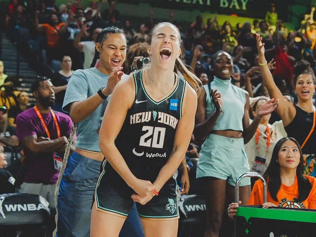 射爆 Curry 的三分球后 Sabrina Ionescu，竟是腳踩 Off-White、Travis Scott 聯名鞋狠人！