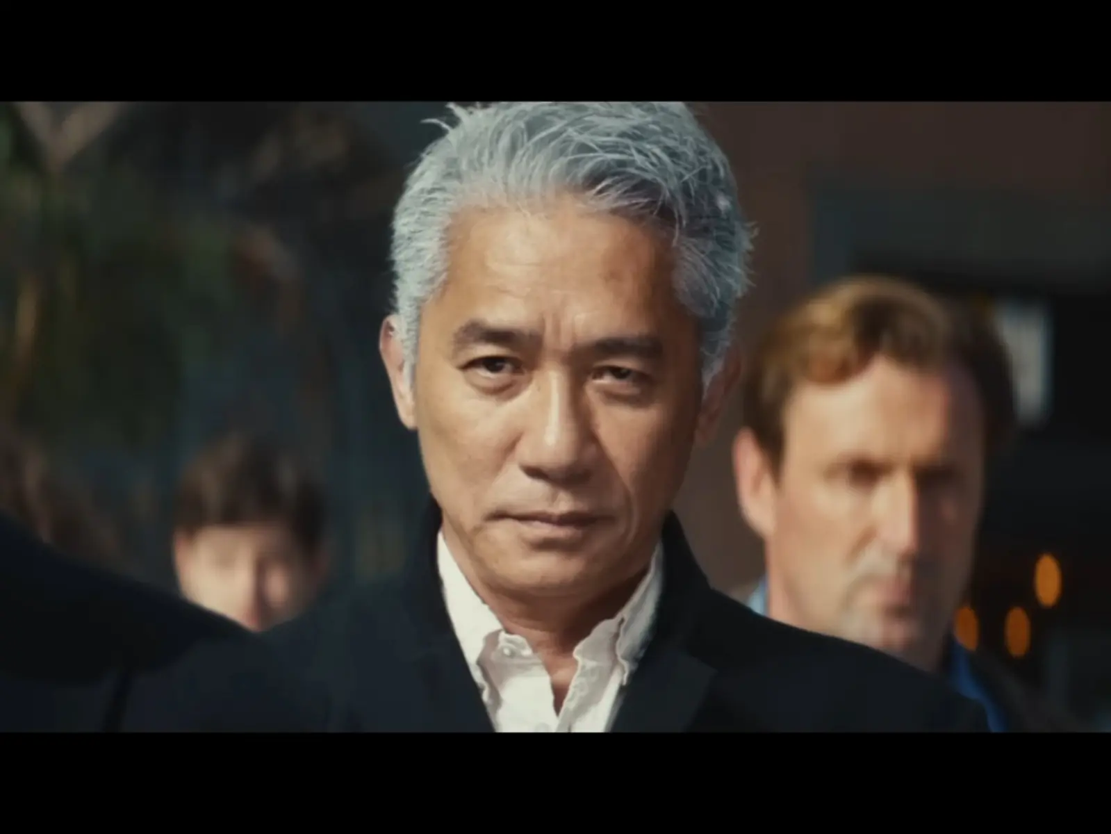NewJeans 新歌 MV 找來梁朝偉與《魷魚遊戲》鄭好娟合體演出，上架一小時就近百萬觀看！