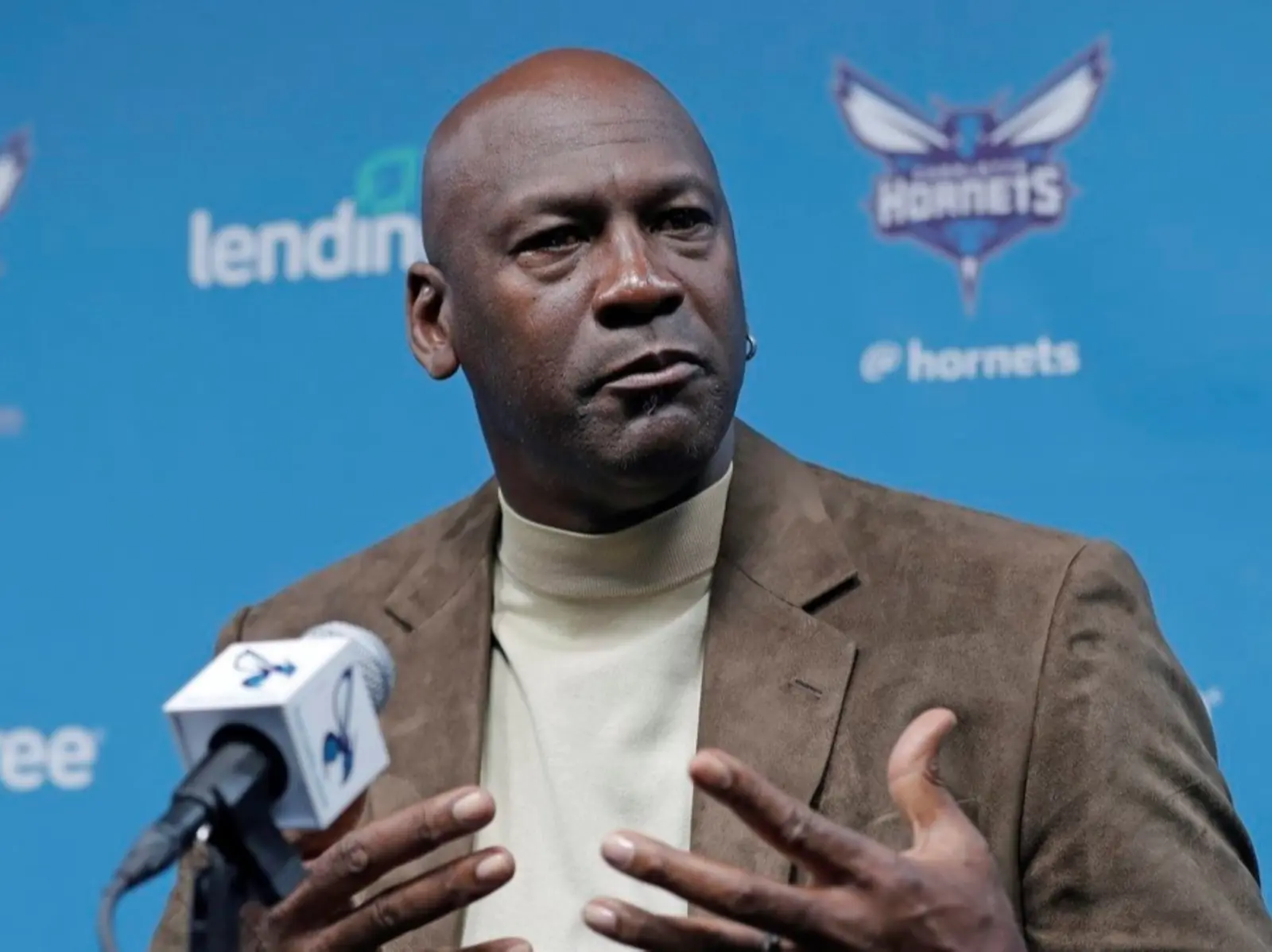 NBA／「籃球之神」Michael Jordan 正式出售黃蜂隊，成交價 30 億美元賺翻！