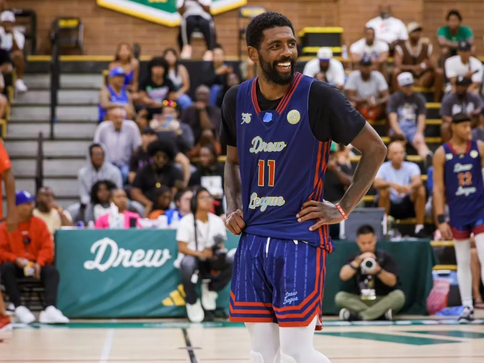 NBA／Kyrie Irving 初登場 Drew League 轟 20 分大三元創聯盟紀錄，各種刁鑽上籃嗨翻全場！