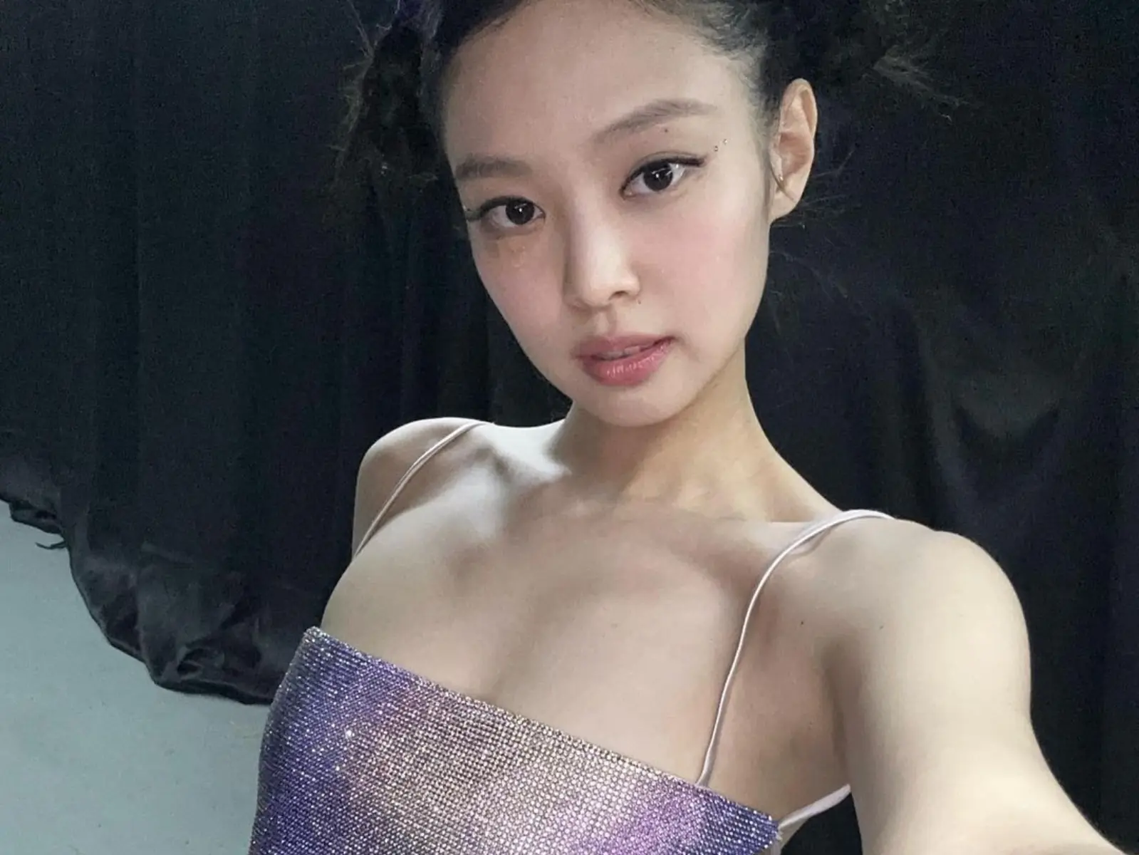 威肯新歌〈K-POP〉歌詞疑似影射與 BLACKPINK JENNIE 一夜情，大唱「床上壞事」引熱議！