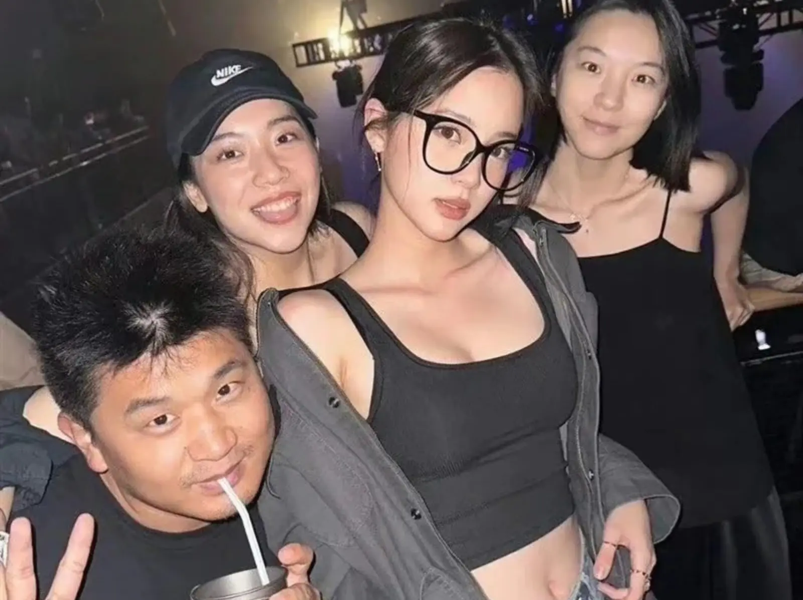 歐陽娜娜性感穿搭好身材藏不住！7 招「登大人」造型讓人看了凍未條～