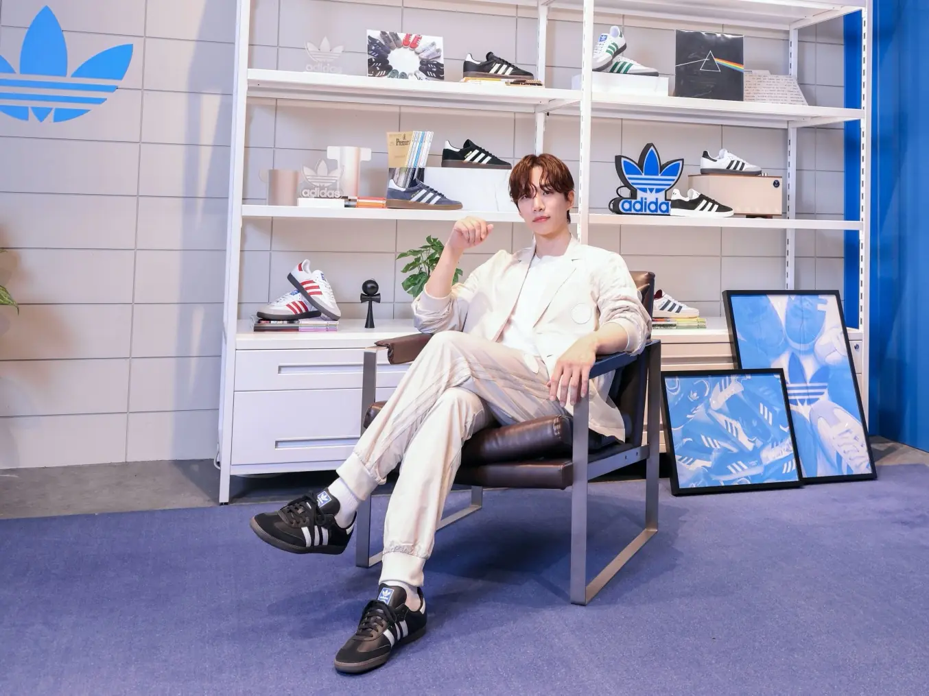 李俊昊上腳 adidas Originals SAMBA，原來他認為「球鞋搭配」這樣穿就很好看！
