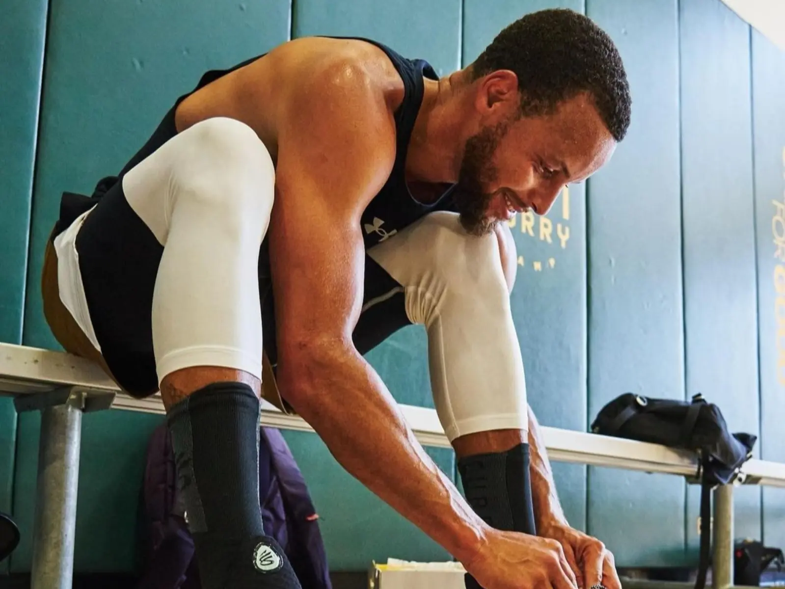 Stephen Curry 搶先曝光 Curry 11 最新簽名鞋款，霸氣送訓練營學員一人一雙！