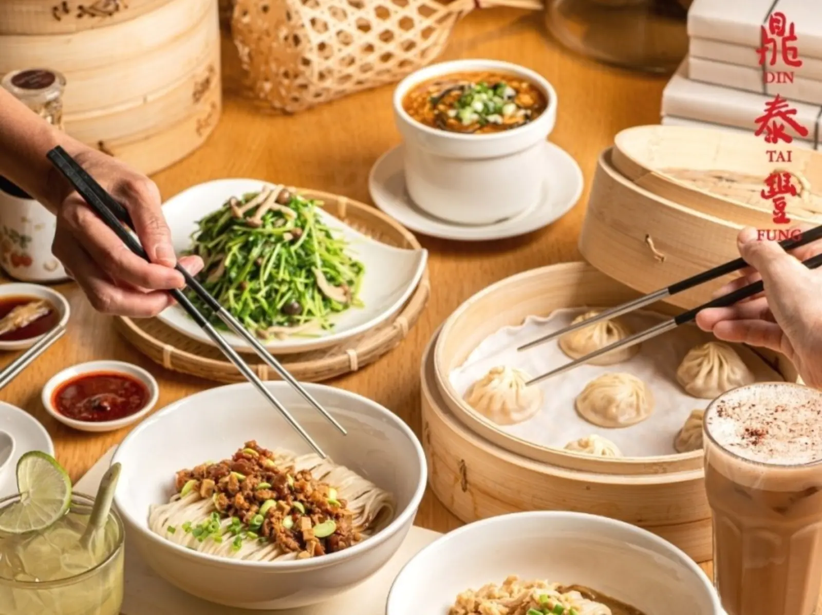 鼎泰豐 10 種隱藏吃法推薦：排骨蛋炒飯、元盅雞湯⋯還能這樣吃，再加碼 3 個內行人必吃菜單！