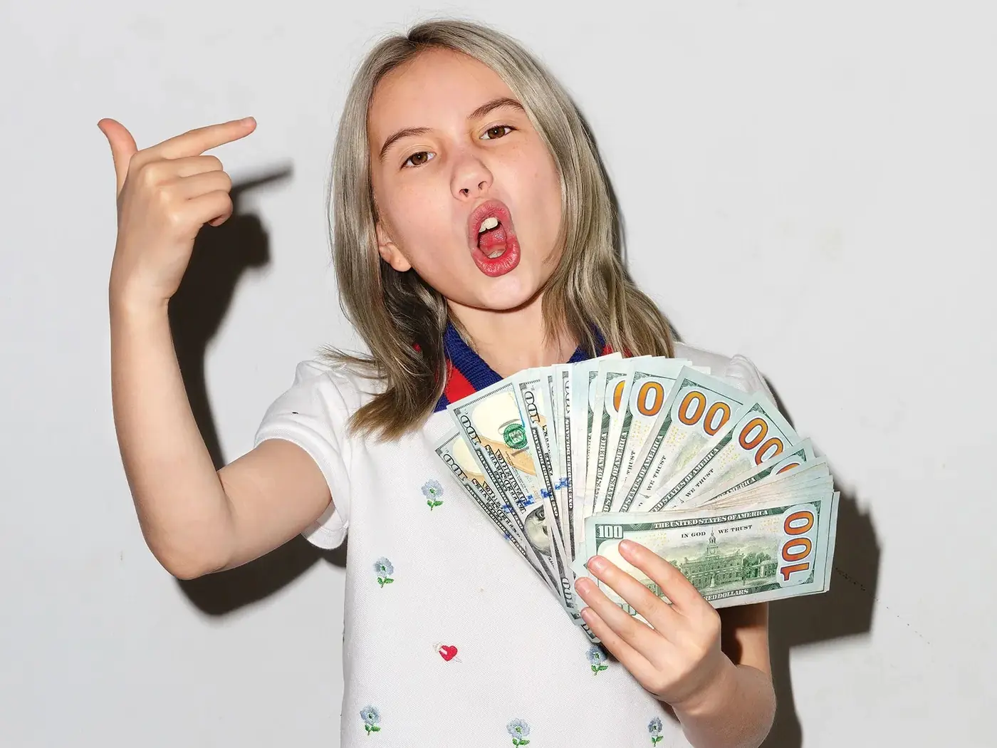 14 歲炫富網紅 Lil Tay 證實自己沒死：「我 IG 被盜」，引發網友爆氣開噴！