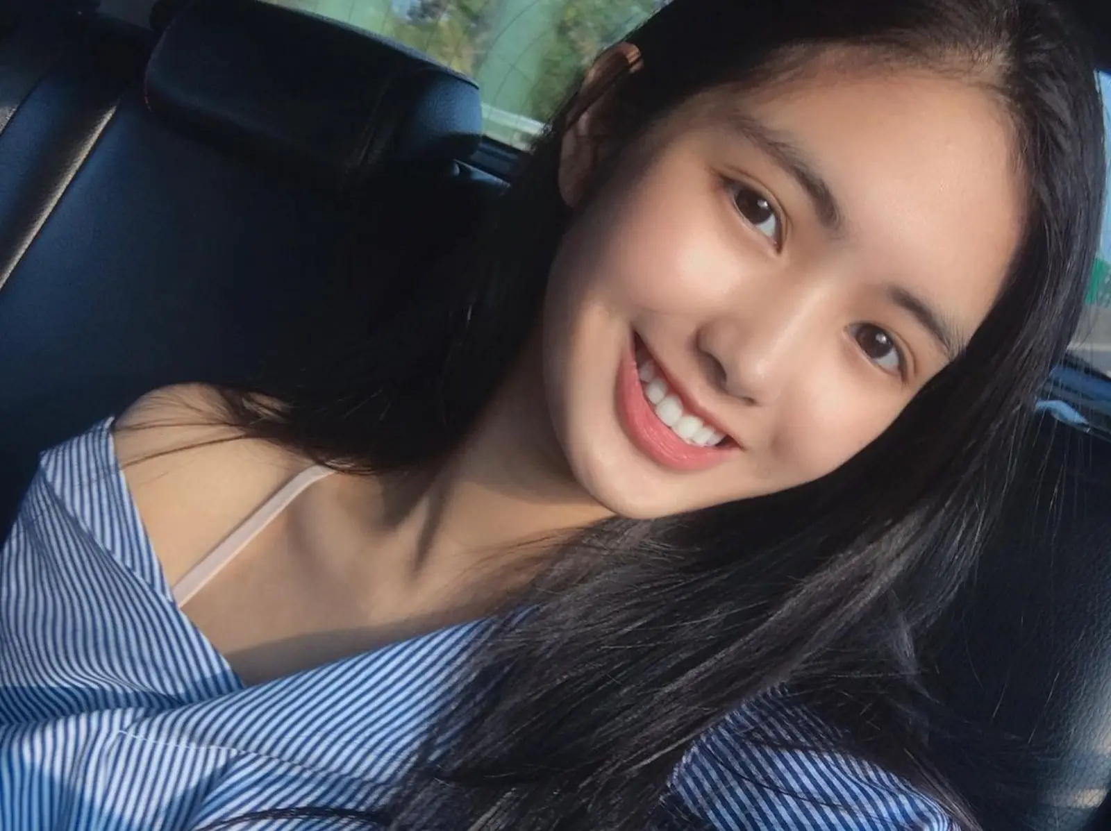 《八尺門的辯護人》雷嘉汭 5 套魅力穿搭解析！脫下戲服也太美了吧～
