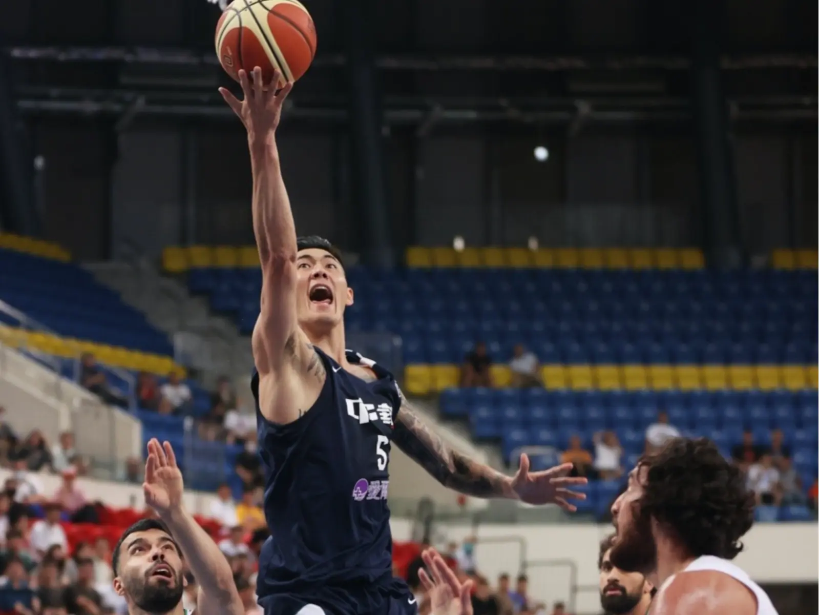 瓊斯盃／中華藍擊敗伊朗喜迎 4 連勝，阿提諾 29 分 12 籃板肆虐禁區！