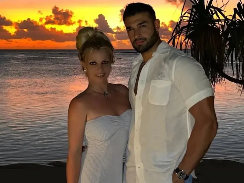 小甜甜布蘭妮 Britney Spears 遭老公懷疑出軌爆激烈爭吵！傳將結束 14 個月婚姻！