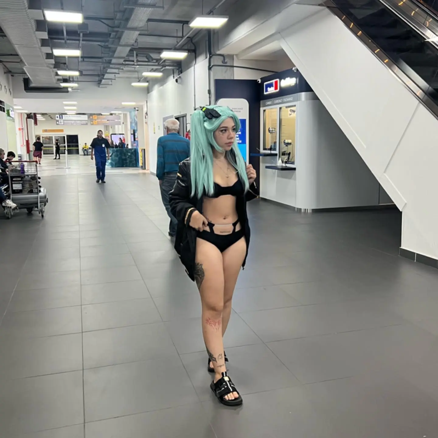Coser 扮成《電馭叛客：邊緣行者》蕾貝卡卻被禁止登機，Po 網討拍反被罵！【野生抓正妹】