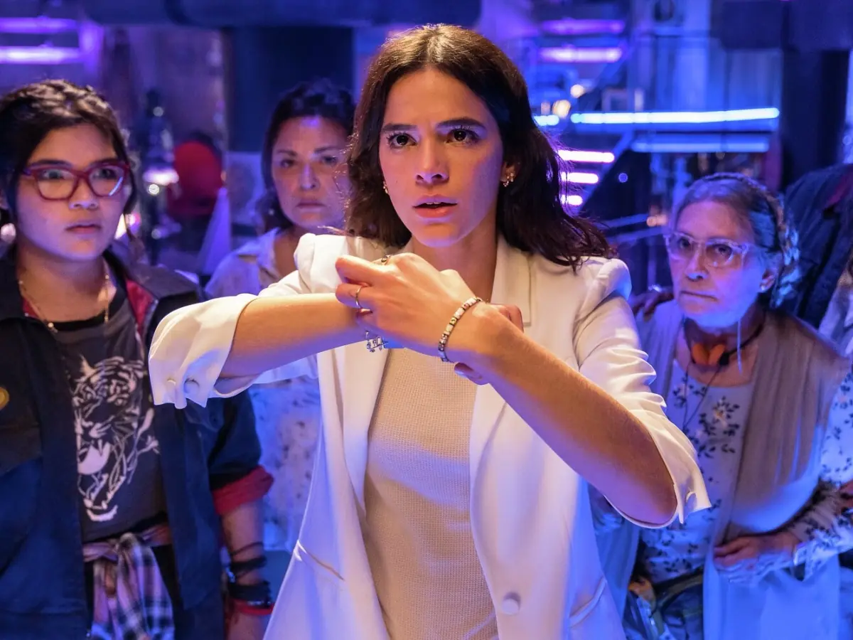 《藍甲蟲》布魯娜馬爾科辛 Bruna Marquezine 美貌引熱議！3 大魅力解析，難怪成為內馬爾認證女友！