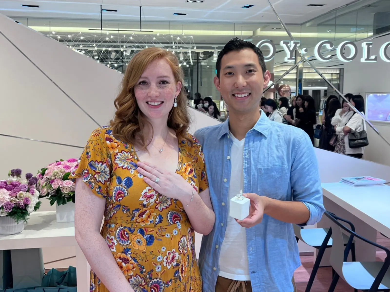 JOY COLORi未來鑽石新光三越A8新概念店隆重開幕，開幕日邀請百萬YouTuber劉沛擔任一日店長