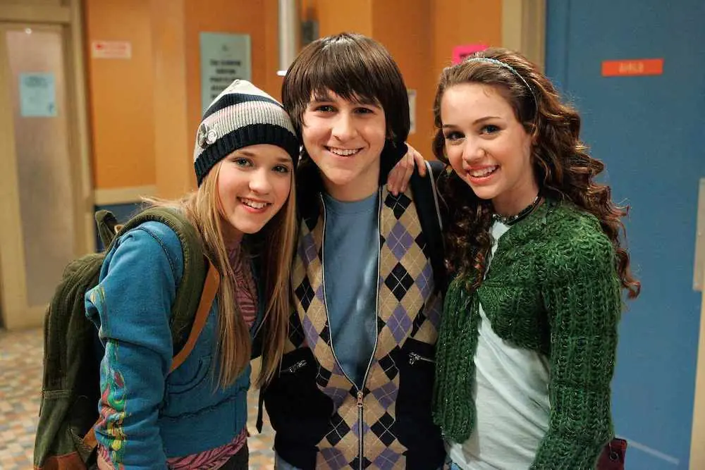 迪士尼《孟漢娜》演員米歇爾穆索 Mitchel Musso 長大後走鐘，偷洋芋片、酗酒後被捕畫面曝光！
