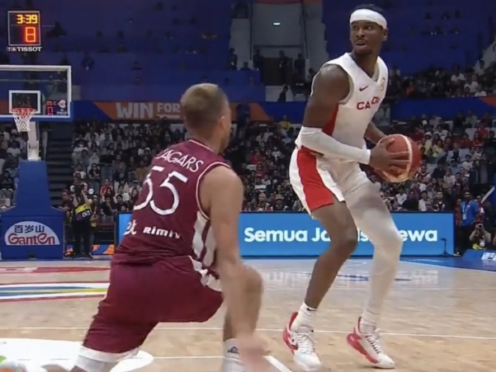 FIBA 世界盃／SGA 急停跳投讓防守者「單膝跪地」，全場轟 27 分率加拿大挺進 16 強！