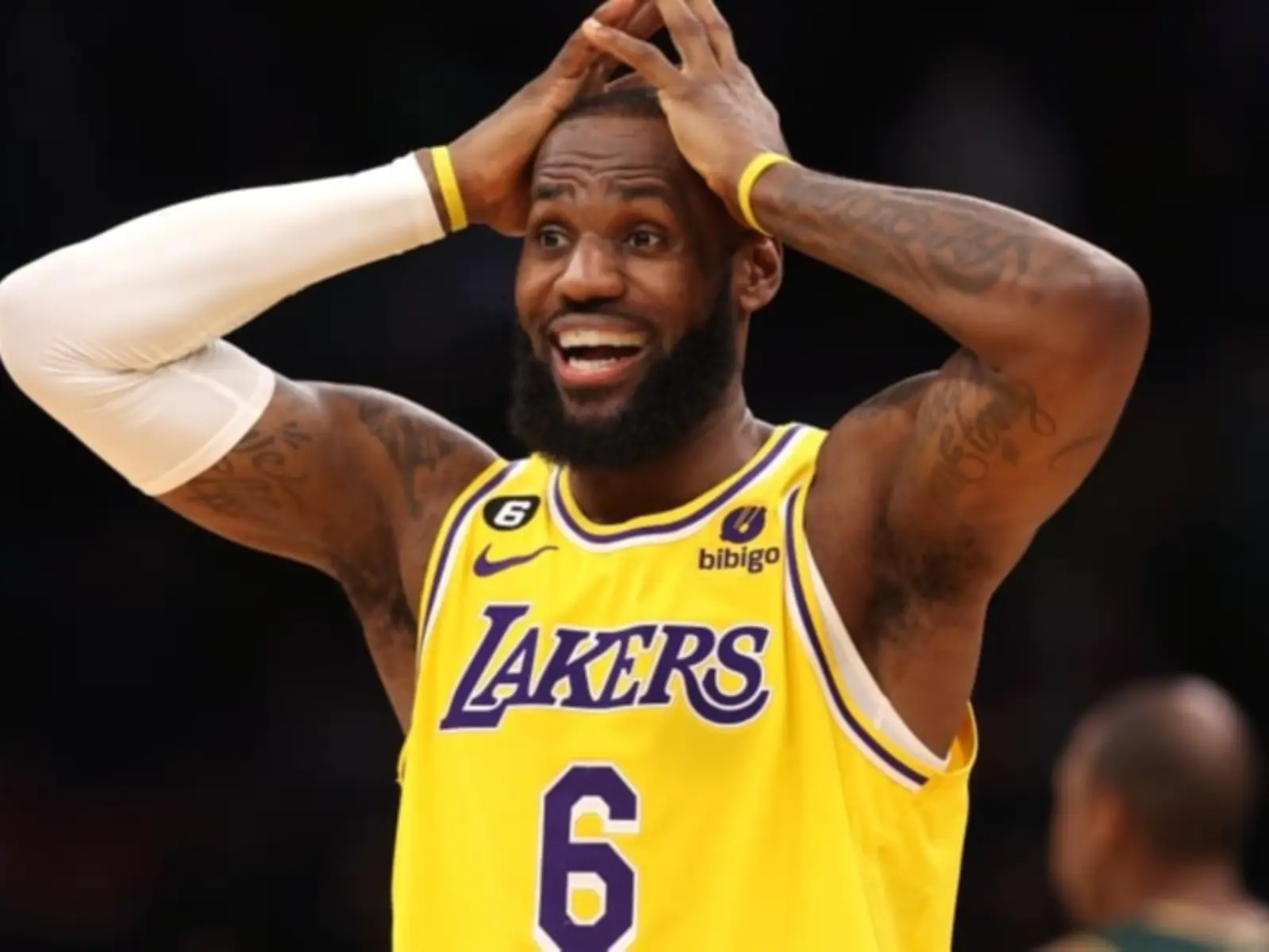 NBA／詹皇 LeBron James 現身沙烏地阿拉伯，球迷吃驚：「真的要跟沙國豪門簽約了！」