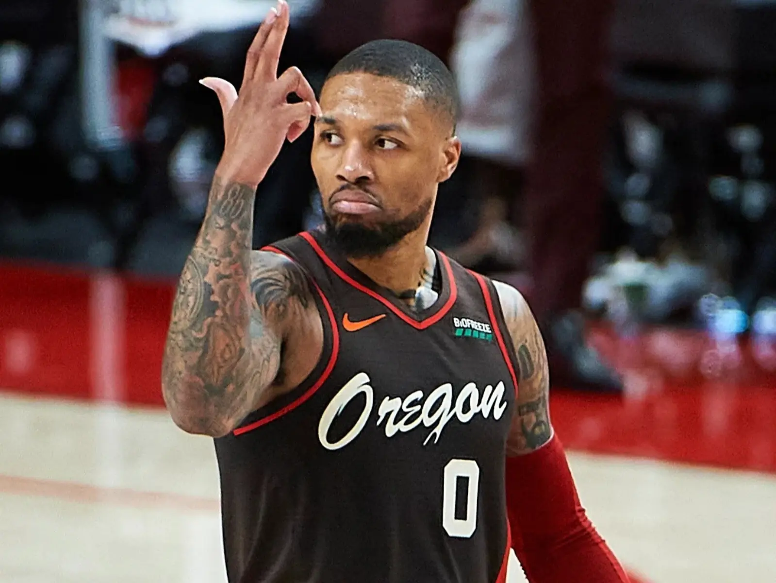 NBA／Damian Lillard 驚喜現身拓荒者球迷婚禮，大唱 Rap 祝福讓現場嗨翻！