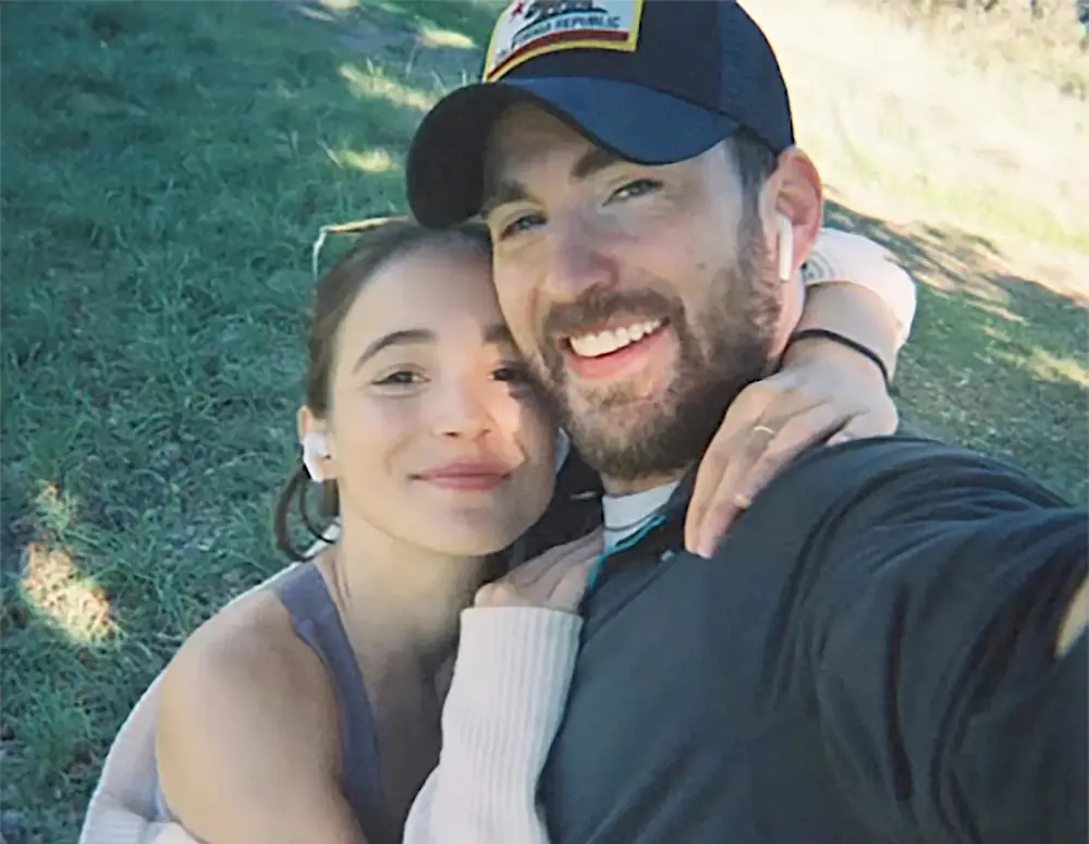 「美國隊長」克里斯伊凡 Chris Evans 秘密結婚啦！情定 26 歲女友、「復仇者」成員團聚歡慶！