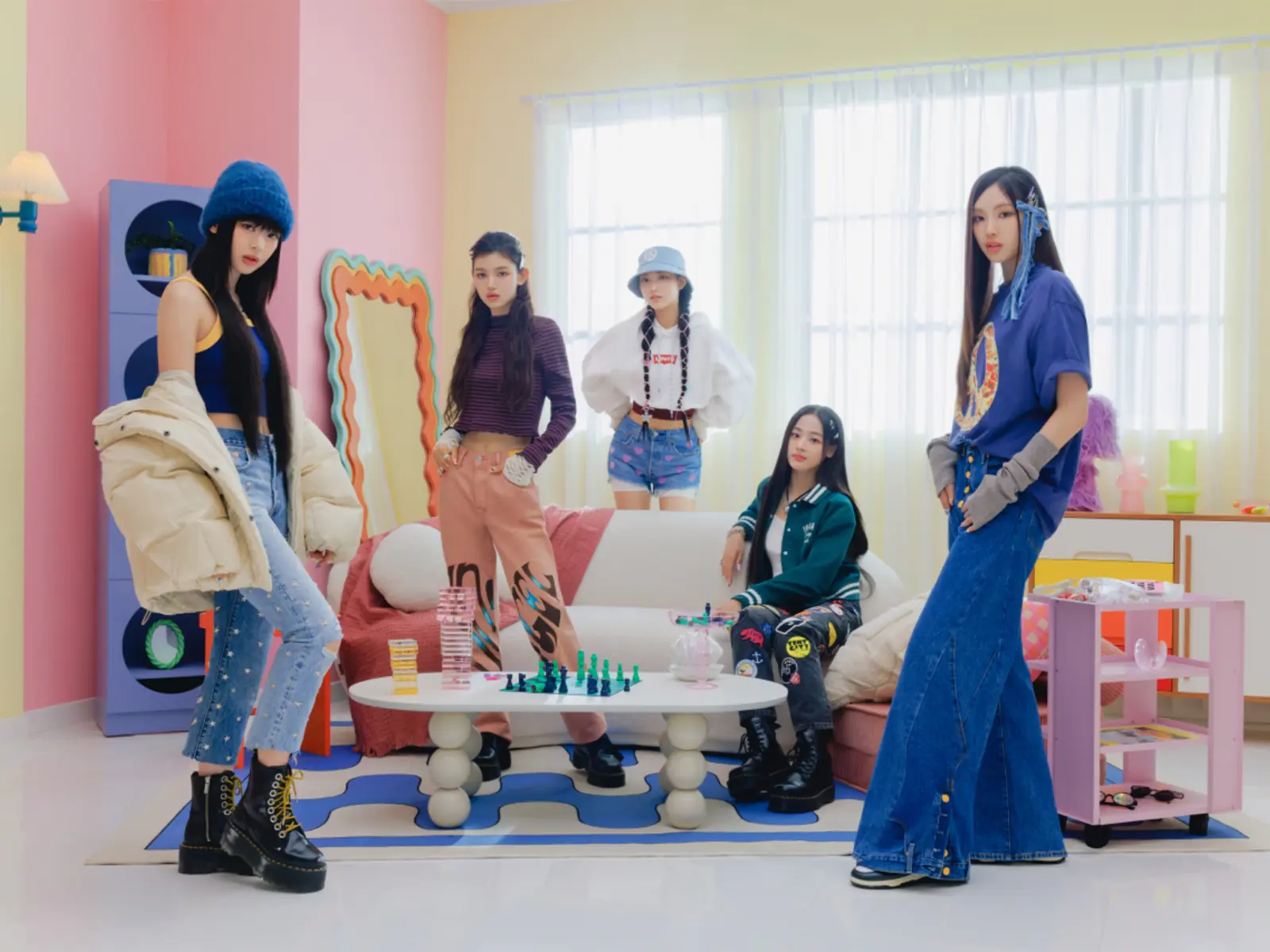 美國丹寧品牌Levi’s® 偕全球品牌大使NewJeans 共同慶賀501®經典150周年 提倡以獨具魅力的穿搭配方 傳遞真實自我的聲音 藉Tailor Shop客製服務 表達內在的力量；以秋冬多樣化商品 展現夏末初秋穿搭公式