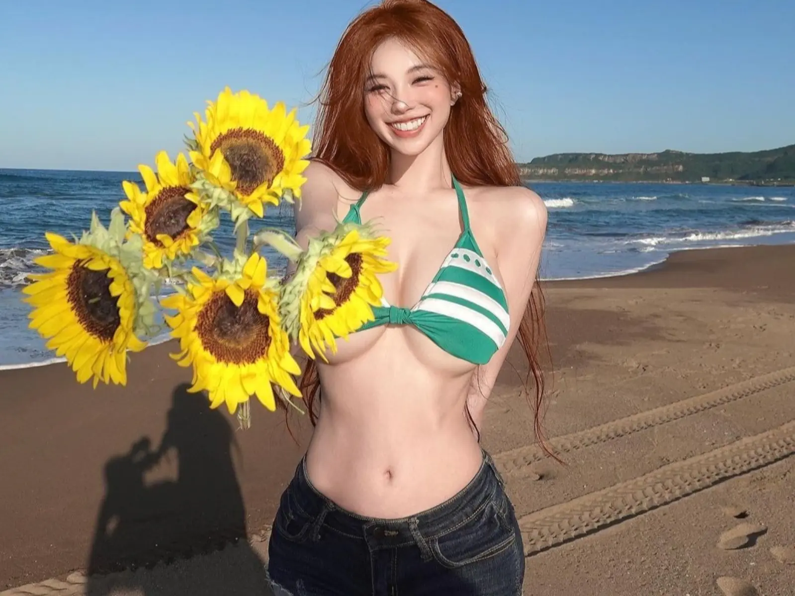 台灣網紅黃琳 Cosplay《航海王》娜美，「螞蟻腰 + 超兇上圍」根本神還原！【野生抓正妹】