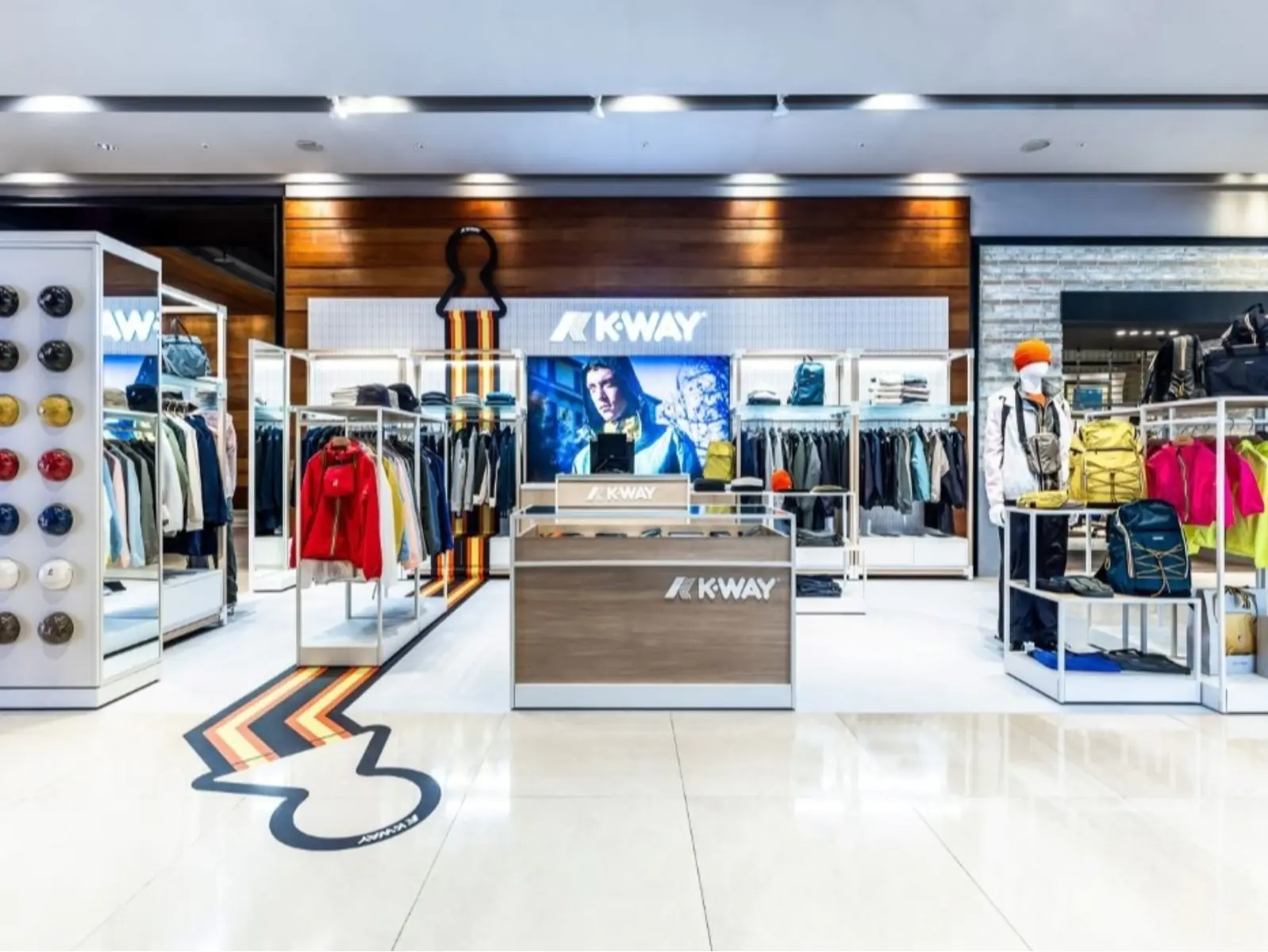 法國K-Way誠品信義快閃店登場，多巴胺配色拉鍊外套時髦有活力！