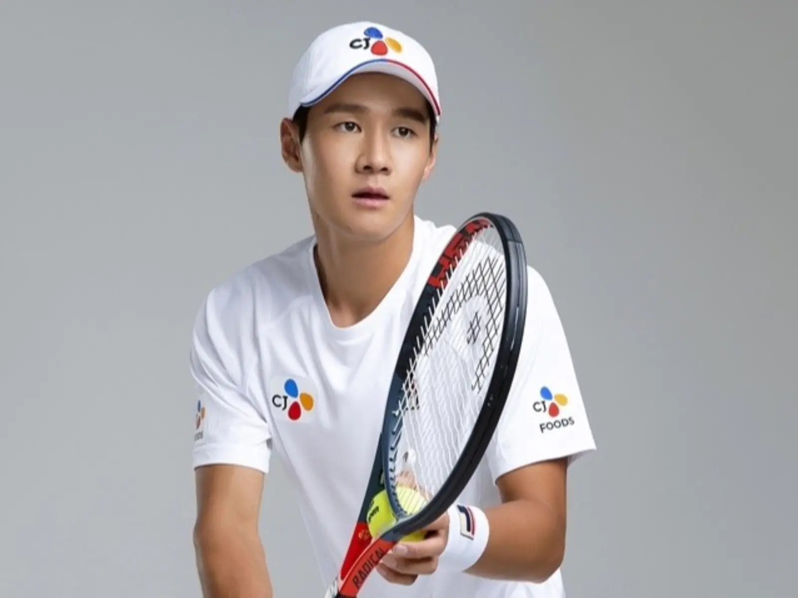 杭州亞運 / 南韓網球選手權純雨爆冷輸球，竟當場怒摔球拍並拒絕握手引熱議！