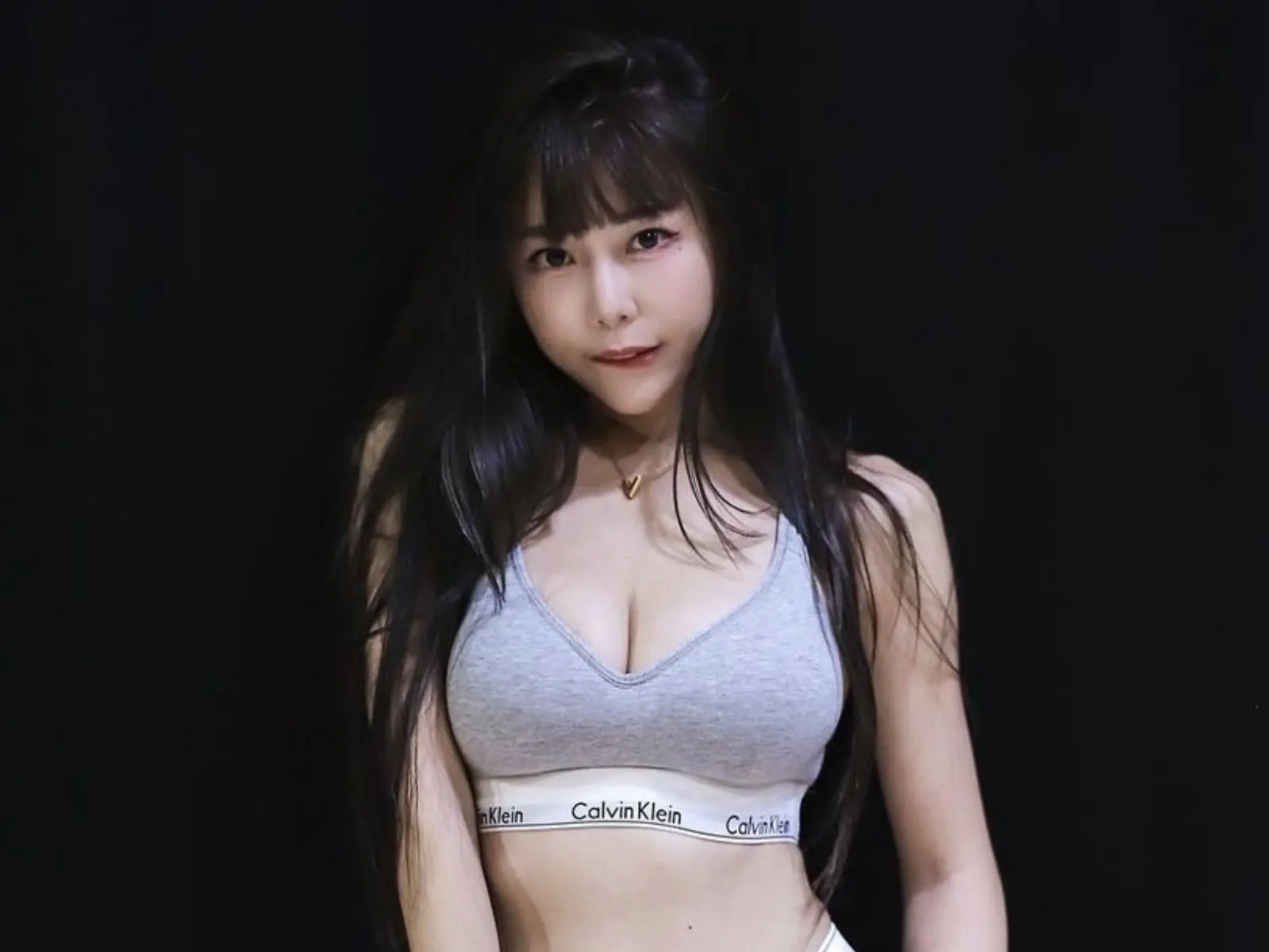 「啦啦隊女神」梓梓跳 TWICE 志效新歌又辣又帥！影片最後還有福利放送！【野生抓正妹】
