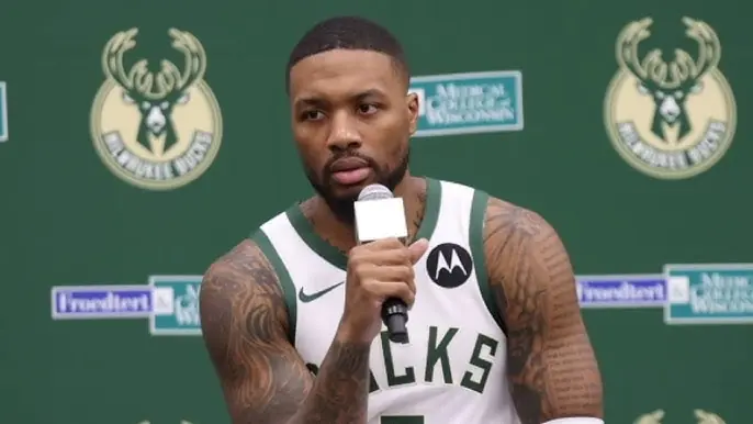 NBA／Damian Lillard 與公鹿三巨頭首度合體同框，感慨自己之前從來沒拍過這種照片！