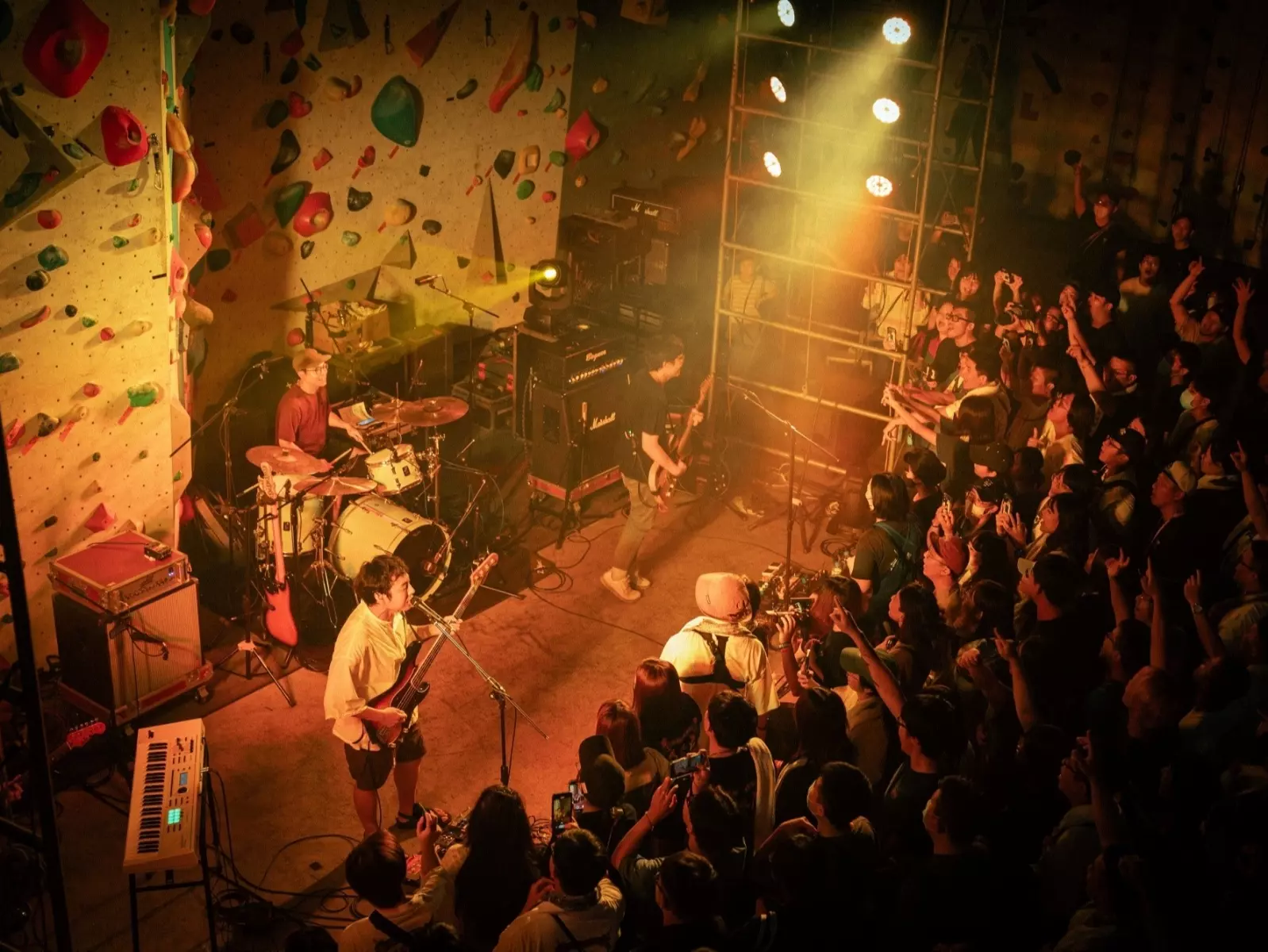 RHINO LIVE 犀牛盾音樂專場第二彈現正售票中！10/21 邀請你來江湖叫賣秀現場聽血肉果汁機 × 西屯純愛組，享受正宗台中味的音樂慶典
