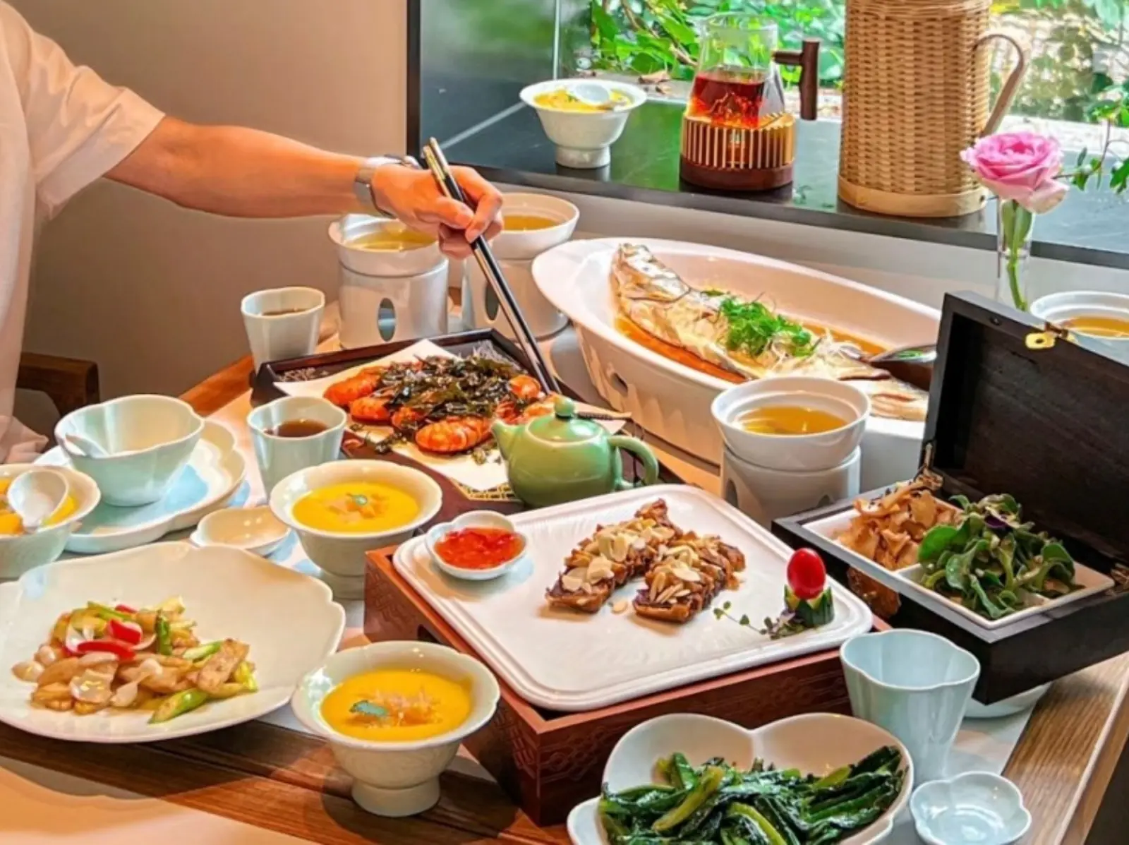 2025 杭州必吃 10 大美食推薦： 杭味軒、佳藕天成⋯西湖畔品佳餚可謂人生一大樂事！
