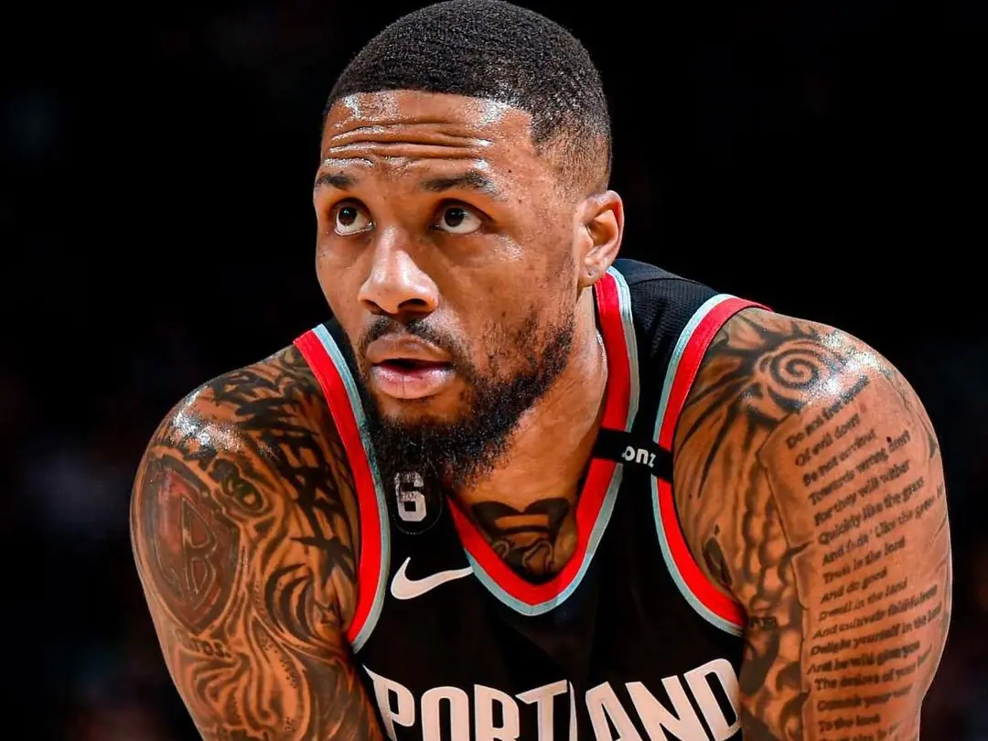 Damian Lillard 刺青秘密大解析：奧克蘭突擊隊標誌、手臂經文⋯6 個刺青背後原來藏這些含義！