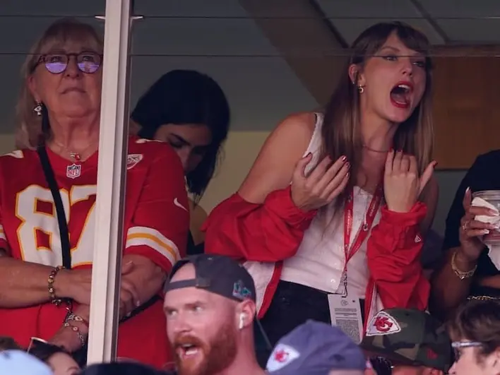 NFL 特拉維斯凱爾西 Travis Kelce 不滿女友泰勒絲 Taylor Swift 被過度報導，坦言：「這不是 NBA！」