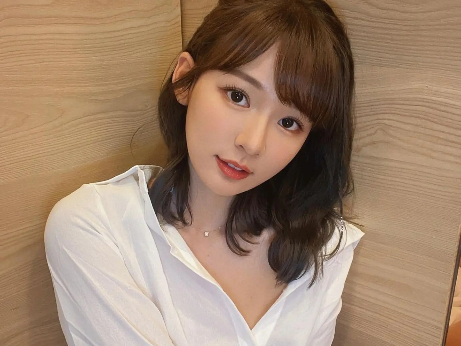 林莎「白絲透視衣」返鄉氣質滿滿！根本高雄觀光代言人！【野生抓正妹】