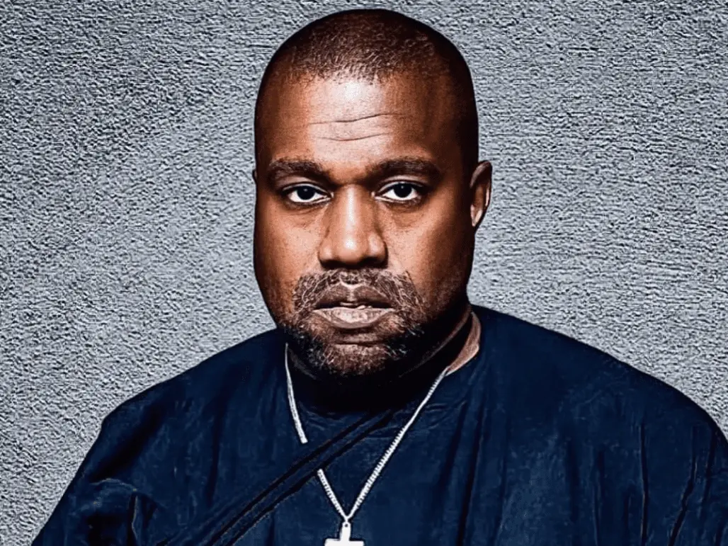 傳肯爺 KanyeWest 把老婆當奴隸！4 大控制手法曝光，Julia Fox 稱：「是他的人偶！」